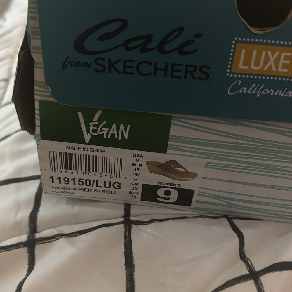 New Cali from Skechers Luxe foam size 9 - Picture 3 of 4